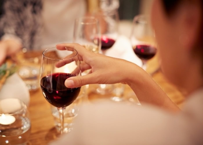 研究发现英国近8成女士不知饮酒增患乳癌风险 吁减少摄取酒精