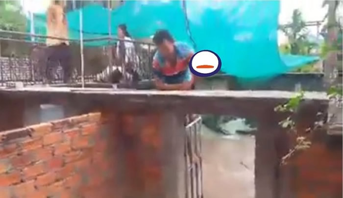 柬埔寨暹粒市2岁女童被鳄鱼分食 父亲跳入鳄鱼池中抢回仅存尸骨