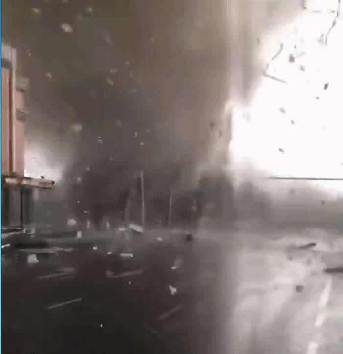 7月3日下午5点15分巨大龙卷风袭击辽宁省开原市