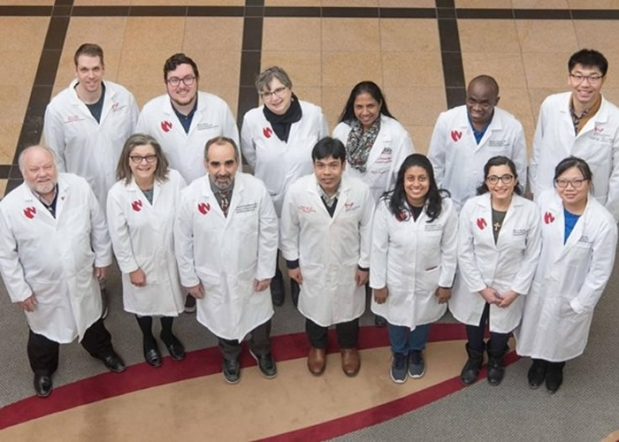 根德尔曼(前排左三)团队的研究取得成功。