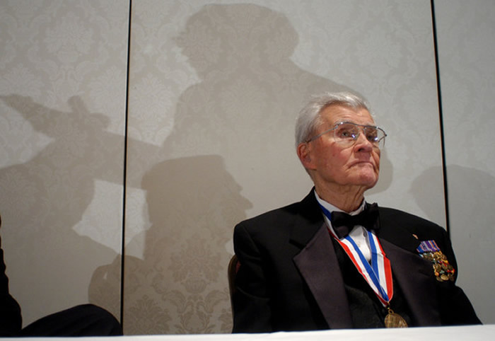 �㵺Ͷ�˵��ս��ս ����B-29��ը������ԱPaul Tibbets�޷�Ĺԭ����...