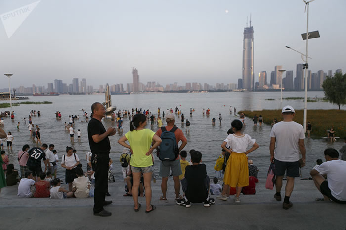 “每天一万步 睡够八小时”健康中国行动能否让中国人重获健康?