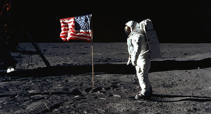 纪念人类登月50周年:佳士得拍卖从“阿波罗11” 号飞船拍摄的图片、宇航员照片等