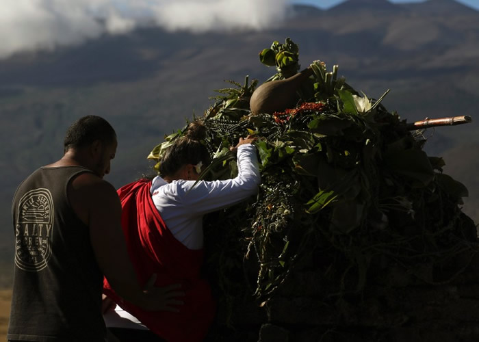 美国夏威夷冒纳凯阿火山建天文望远镜争议示威人数激增3倍