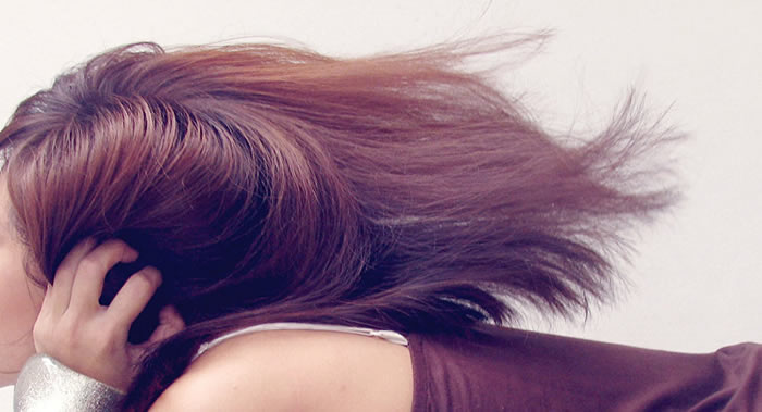 内科医生可以通过头发的外观判断人的健康状况