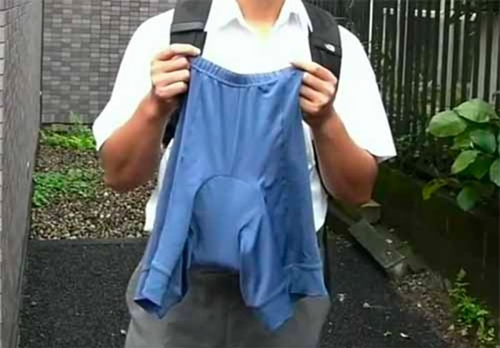 防屁内裤试作品,是用单车短裤改装而成。