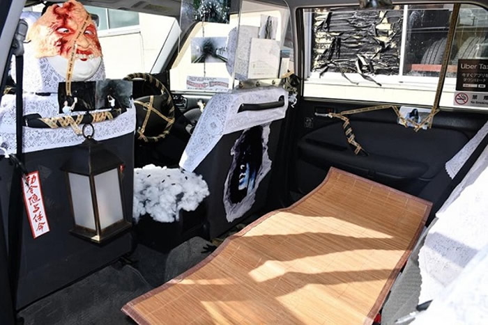 车上布置有如日式鬼屋。