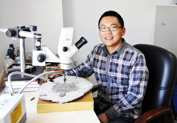 “我们每次吞咽都和1.64亿年前有关”——山东科技大学周长付研究化石引世界关注