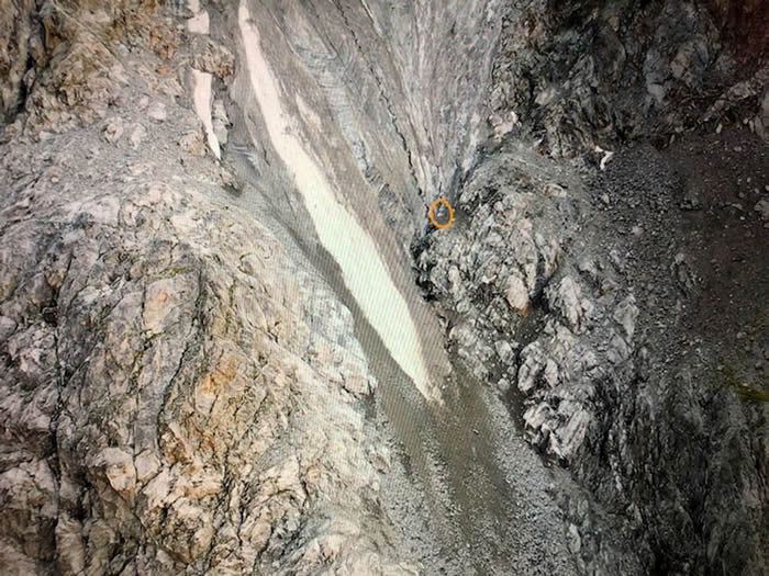 阿尔卑斯山脉冰川融化 43年前失踪的登山客尸体出露