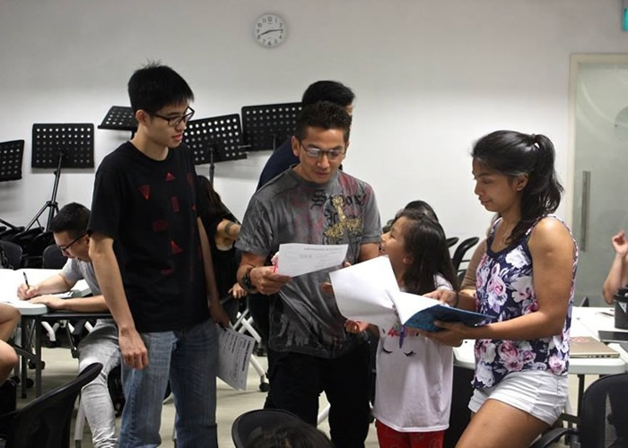 课堂以较互动方式进行。