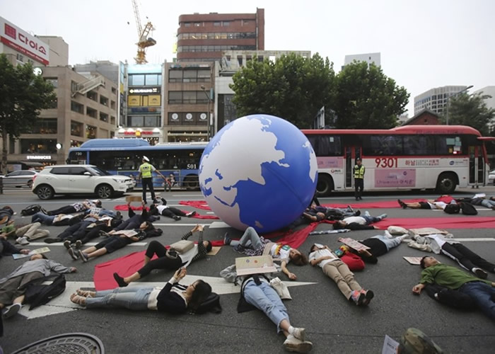 各地近日发起气候示威抗议。