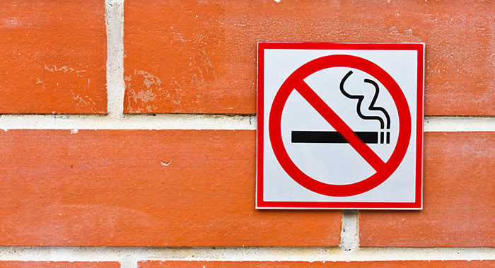 大约三分之一的癌症病例与抽烟、喝酒、饮食不健康及缺乏锻炼有关