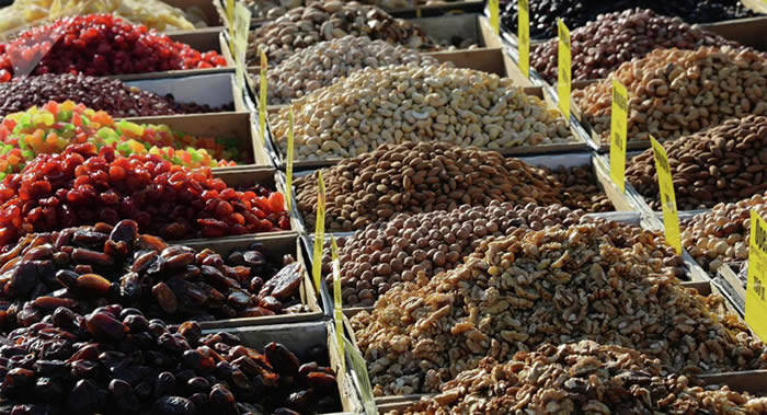 营养医师叶莲娜∙索洛马吉娜讲述干果的益处 其中黑李子和黑葡萄最有益