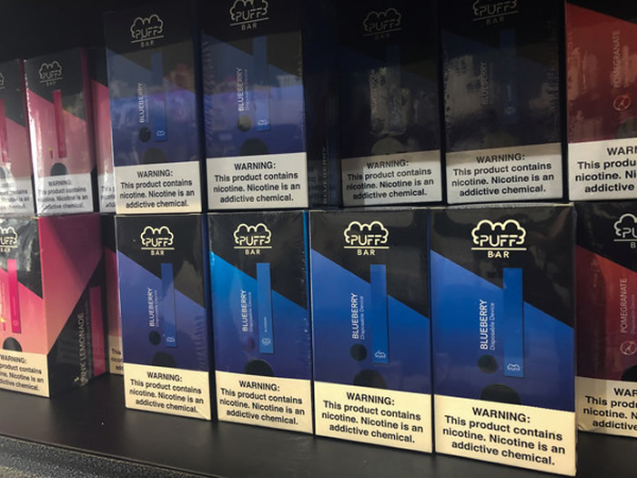 电子烟业者推出多种口味吸引年轻人注意。(图/路透)