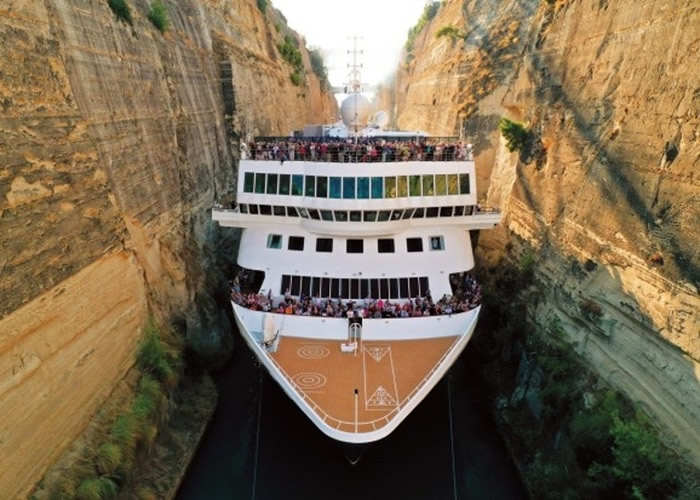Ӣ��Fred Olsen���¾������֡�����Ĭ�š��ɹ���Խ����խ�����Ŀ���˹�˺ӣ�Corinth Canal��