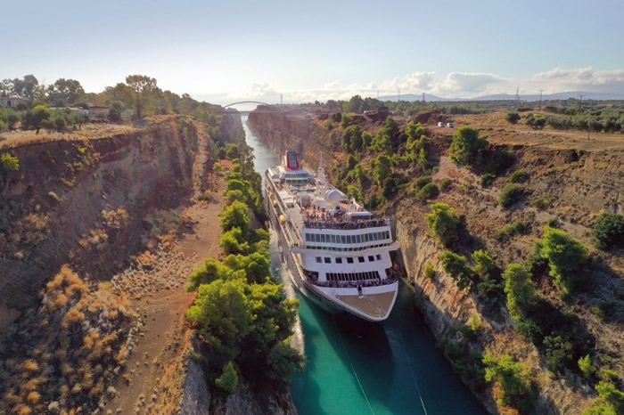 Ӣ��Fred Olsen���¾������֡�����Ĭ�š��ɹ���Խ����խ�����Ŀ���˹�˺ӣ�Corinth Canal��