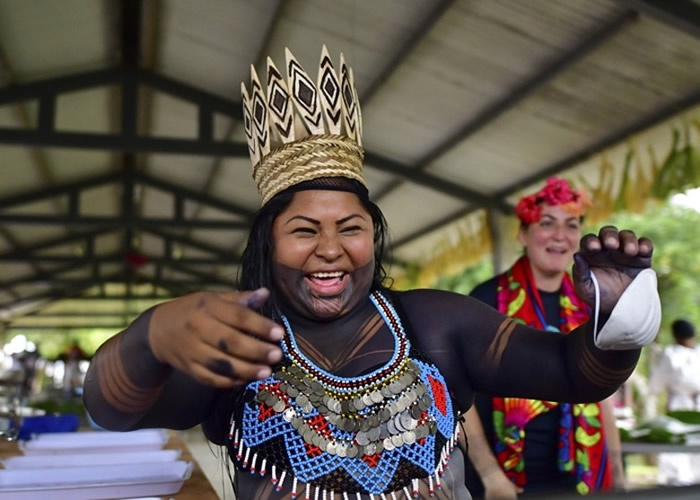 奥米称,原住民保护河流和森林,但往往不为外人所理解。