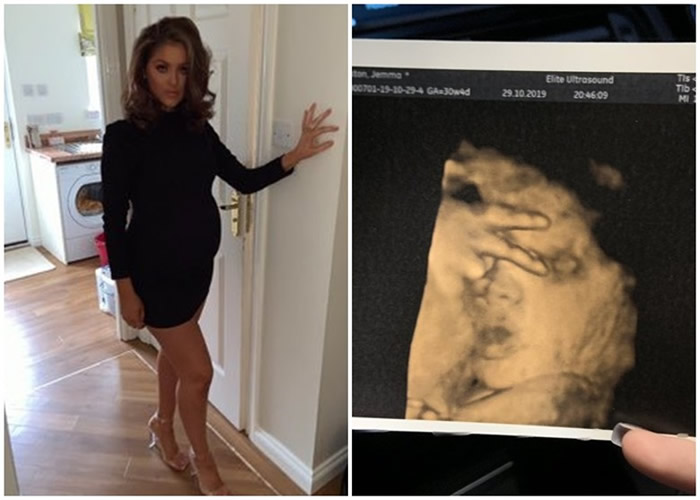 Ӣ���и���4D����������������С�������2ֻ��ָ�ڳ�����V������