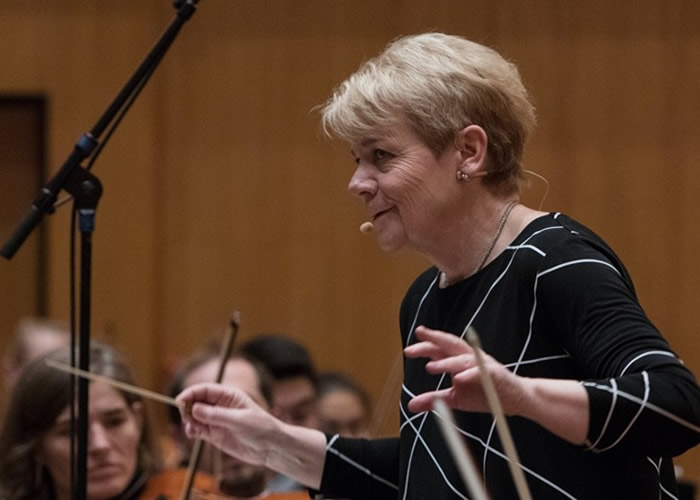 �µ���άҲ�ɹ㲥��������50���� ���ƴ�ͳ����Ůָ��Marin Alsop
