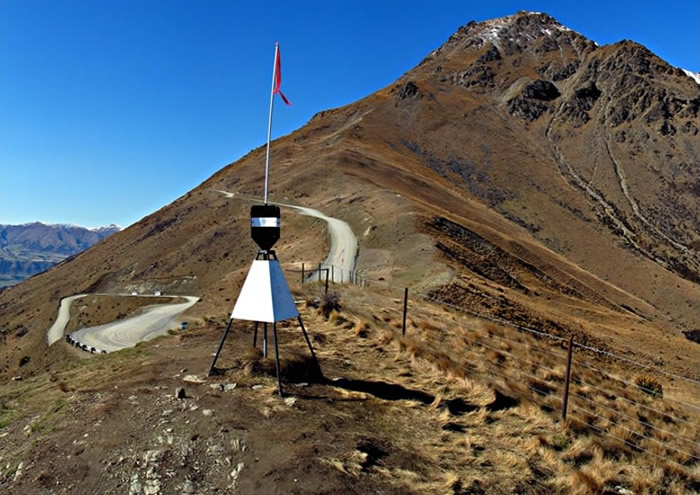 �����������������ϵ���˹�ص�ɽ�ڼ��300�׸ߴ���������