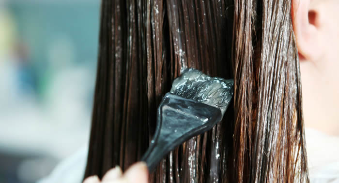 欧亚毛发学协会副会长奥莉加•科哈斯医生指出染发剂的危害