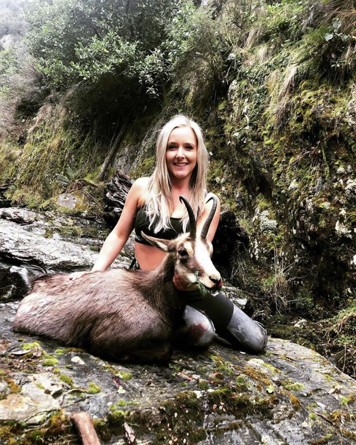 ������Ů��¶�����ܶ���Lucy Jaine��ϲ�����罻�����������ʱ����Ƭ