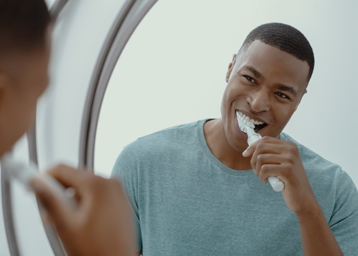 用家可快速彻底清洁牙齿。