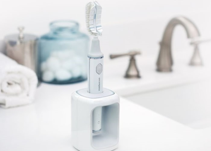 Encompass的刷头采用上下两层“J” 形设计。