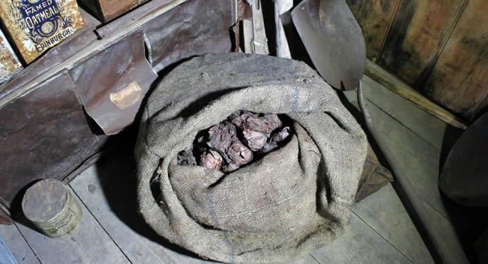 Ӣ��̽�ռ��޲��ء�˹�����޽����ϼ�DiscoveryС�����ҵ�һ��100����ǰ�ĺ����