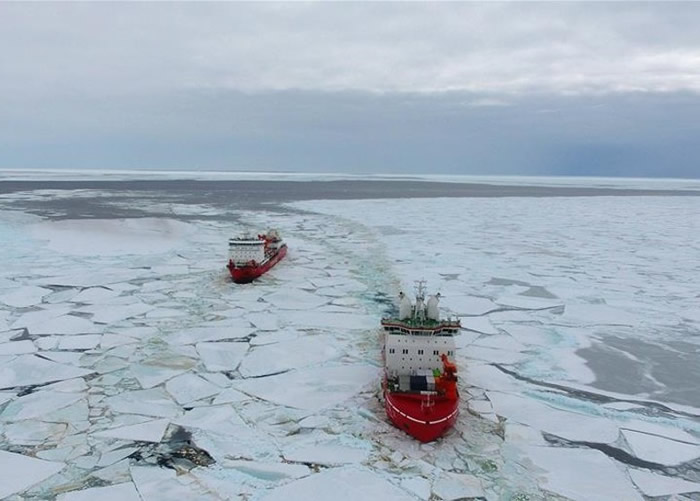 ѩ�����󣩺�ѩ��2���ң�һͬ�ִ��ϼ���ɽվ��