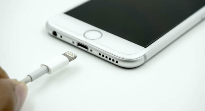 德国BatterieIngenieure负责人:整夜充电及充满电后不断开电源都会缩短智能手机电池寿命