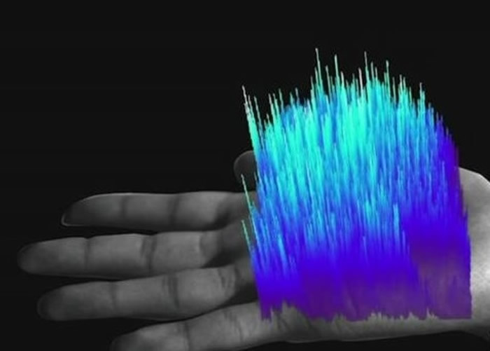 被检测部位会显示出类似火焰的蓝色光芒。