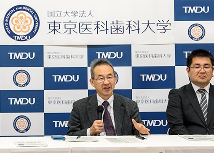 三林浩二教授(中)发表研究结果。