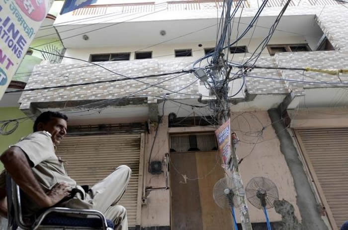 印度德里“鬼屋”一家11口全都自杀身亡 神秘手写纸条曝光