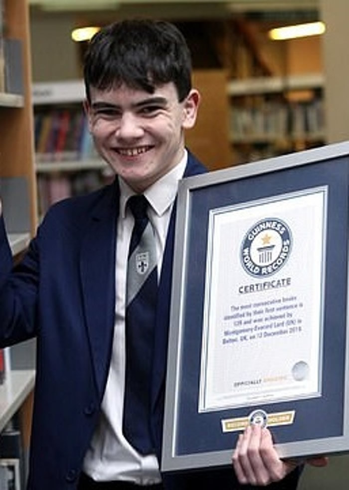 靠书本首句认出129本名著 英国14岁少年Monty Lord创记忆类吉尼斯世界纪录