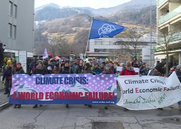 700名环保分子远足长征要到瑞士达沃斯经济论坛 唤关注气候暖化