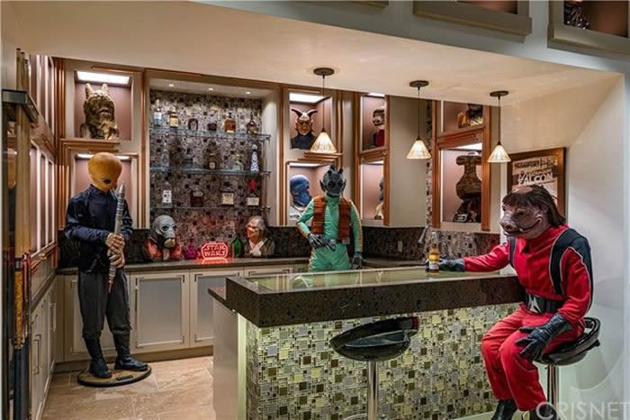 美国洛杉矶一栋“星球大战”豪宅以2650万美元挂牌出售 完美复制“塔图因星球”酒吧