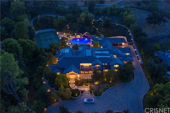 美国洛杉矶一栋“星球大战”豪宅以2650万美元挂牌出售 完美复制“塔图因星球”酒吧