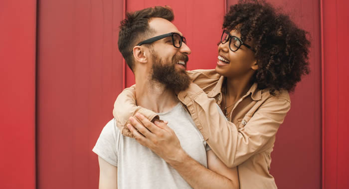 与乐观伴侣生活有助降低夫妻双方患阿尔茨海默氏病、痴呆症和其他认知障碍疾病风险