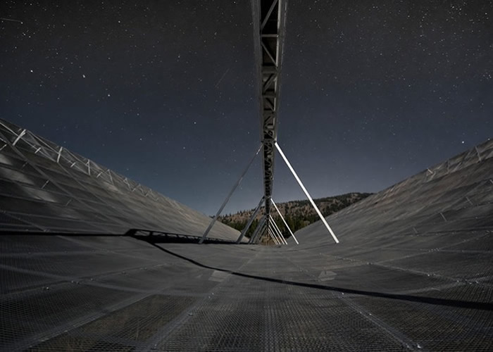 团队利用设于卑诗省的“CHIME”射电望远镜(图)观测到该FRB信号。