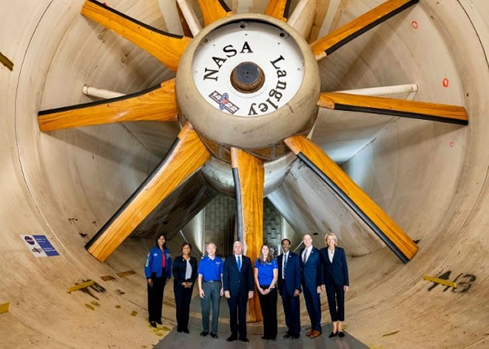 美国副总统彭斯:NASA将于夏季前在美国本土送美国人上太空