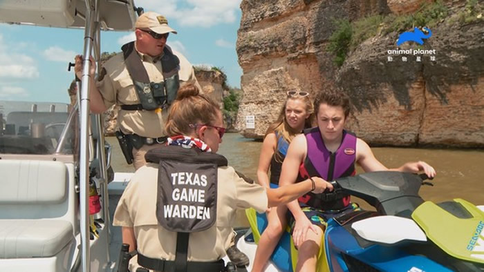 巡逻员秉持着坚定的理念值勤,让人们与大自然能更加和平共处。(图/动物星球频道授权提供)