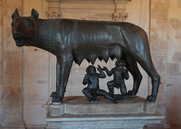 相传罗慕路斯兄弟是由母狼养大。