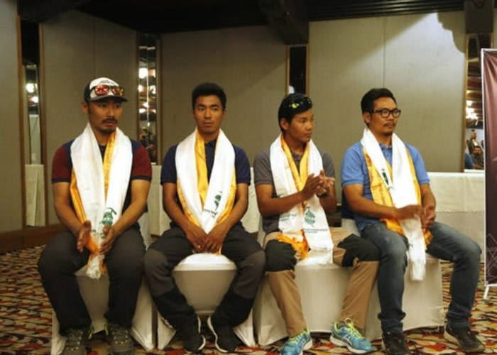 4名雪巴族人组成的登山队尝试创下在冬季期间以5天征服珠穆朗玛峰的纪录