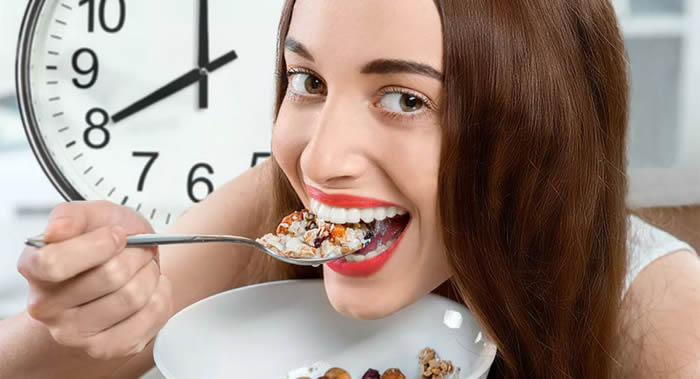 吃饭时间对减肥或保持健康体重的重要性不亚于运动和控制卡路里摄入