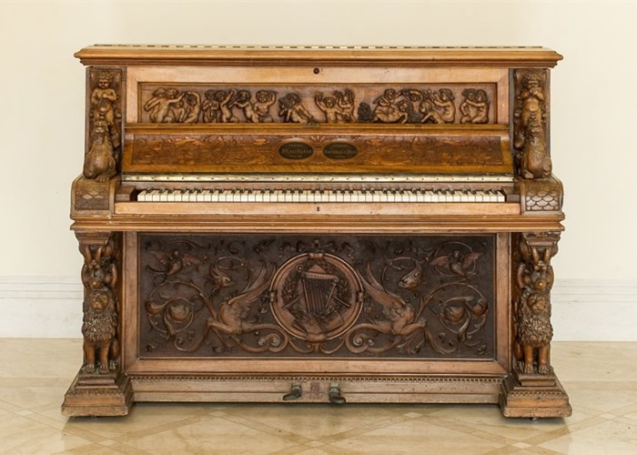 传奇木雕钢琴“锡耶纳之琴”(Piano of Siena)飘泊221年将易主 估价高达200万美元