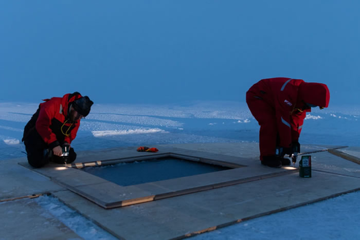 ROVӪǽһȻ̽һһˮ»˷ˮУԱ䱸һ̨ԱΪٿԱڼĻǰʹ