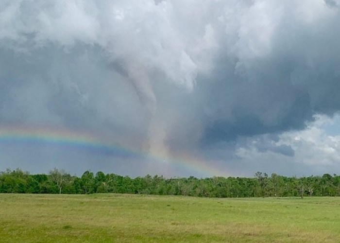 龙卷风入侵美国南部3个州 至少7死及15万户停电