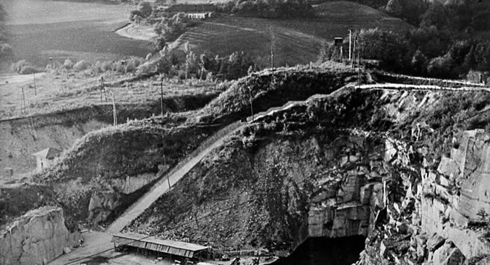 奥地利毛特豪森纳粹集中营解放75周年纪念日在线举行