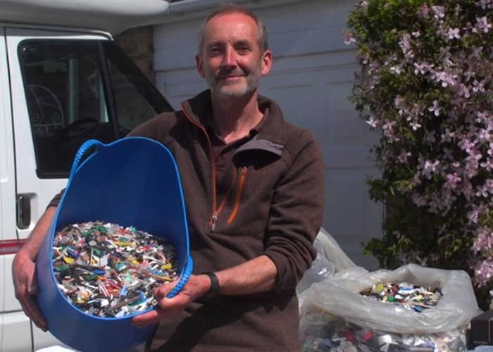 英国康沃尔郡环保人士Rob Arnold储2000万件海滩塑料垃圾 盼社会关注环保